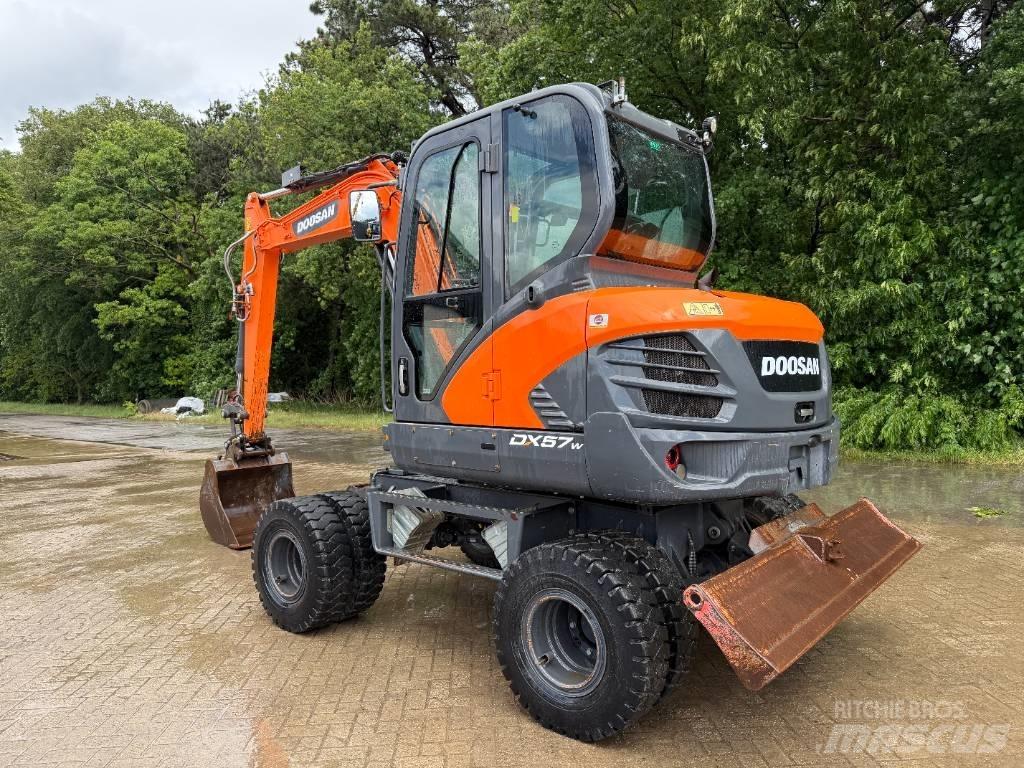 Doosan DX 57 W Ratiniai ekskavatoriai