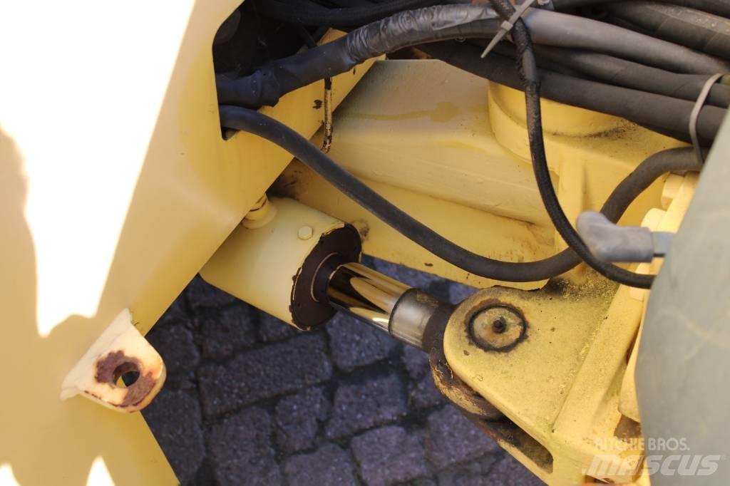 Bomag BW 144 AC-2 Porinių būgnų volai
