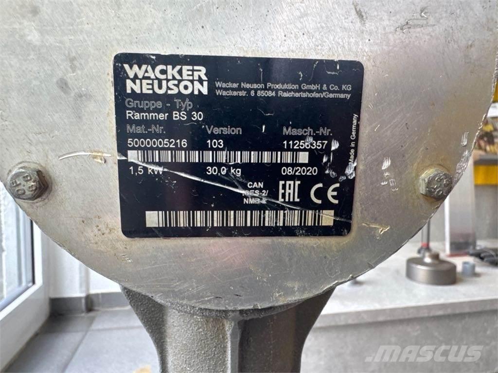 Wacker Neuson BS30 Plūktuvai