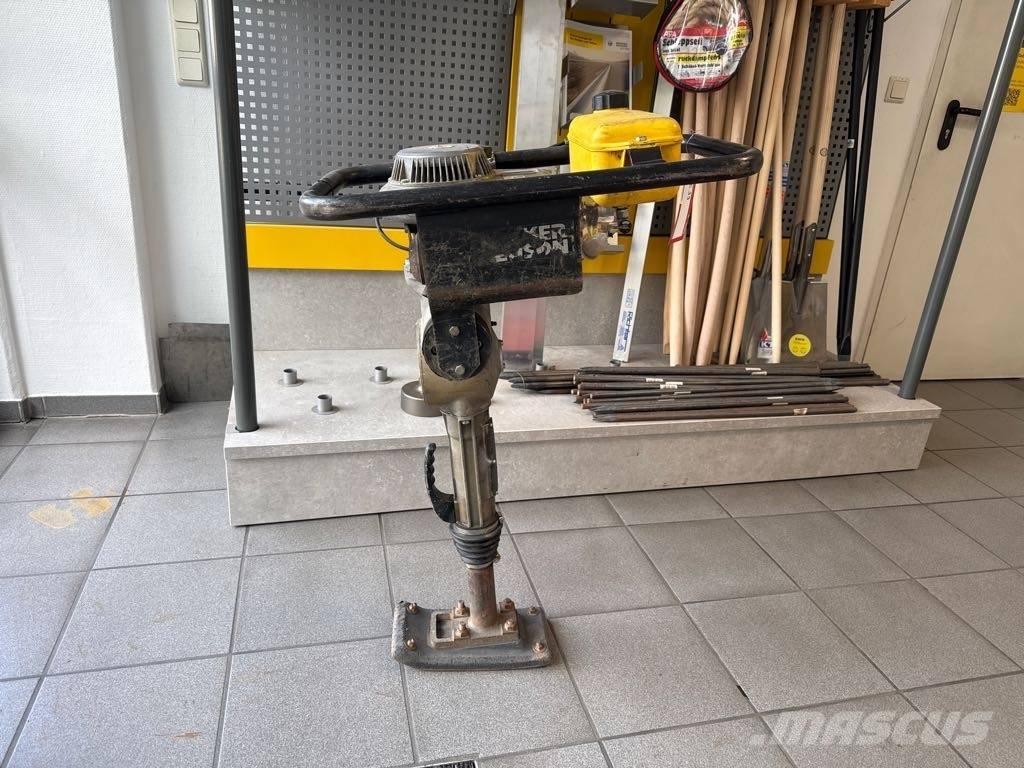 Wacker Neuson BS30 Plūktuvai