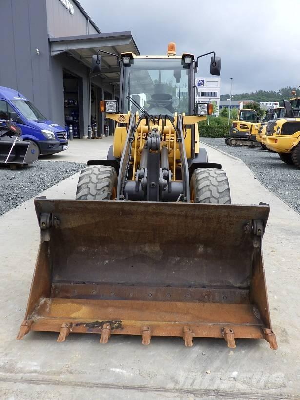 Volvo L 25 F Naudoti ratiniai krautuvai