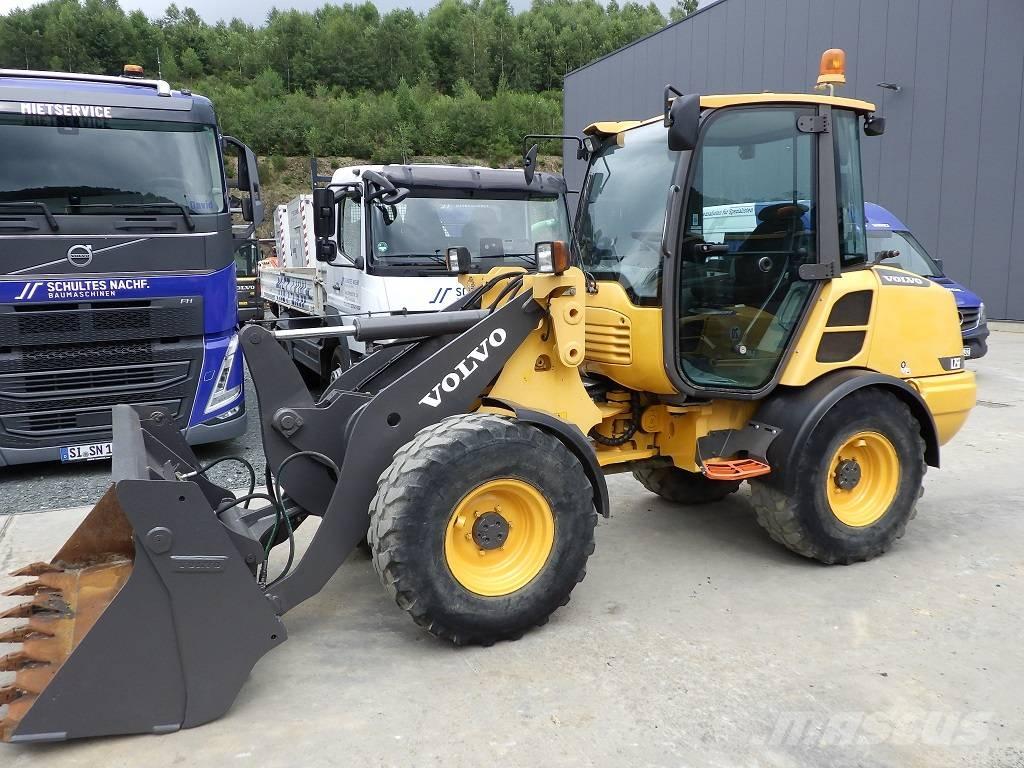 Volvo L 25 F Naudoti ratiniai krautuvai