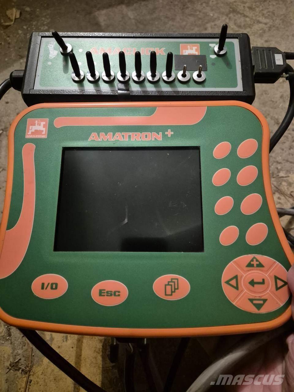 Amazone UX 4200 Prikabinami purkštuvai
