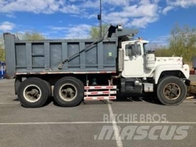 Mack RD 690 SX Savivarčių priekabų vilkikai