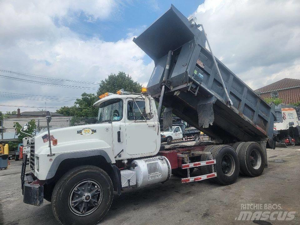 Mack RD 690 SX Savivarčių priekabų vilkikai