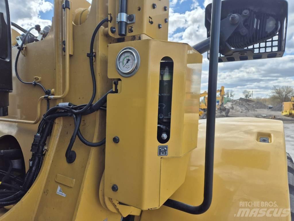CAT 926M Naudoti ratiniai krautuvai