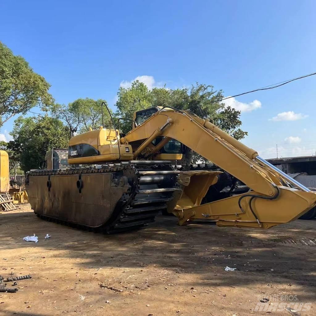 CAT 320 C Amfibiniai ekskavatoriai