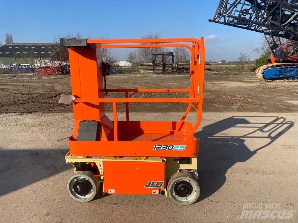 JLG 1230 ES Žirkliniai keltuvai
