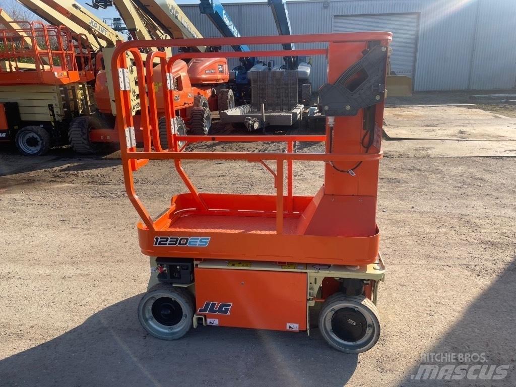 JLG 1230 ES Žirkliniai keltuvai