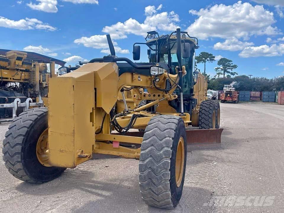 CAT 140 M 2 Greideriai