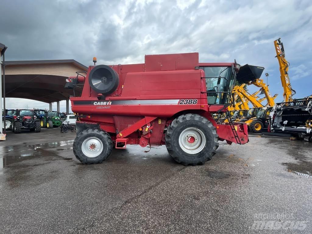 Case IH 2388 Derliaus nuėmimo kombainai