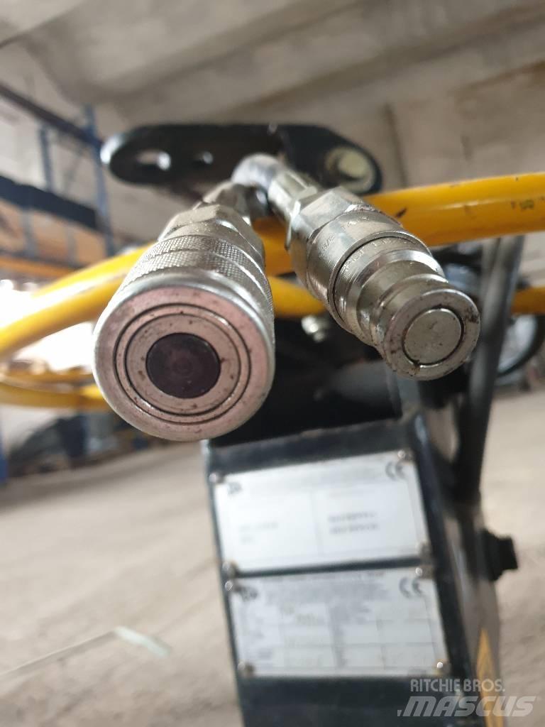 JCB Bordsteinzange Kiti naudoti statybos komponentai