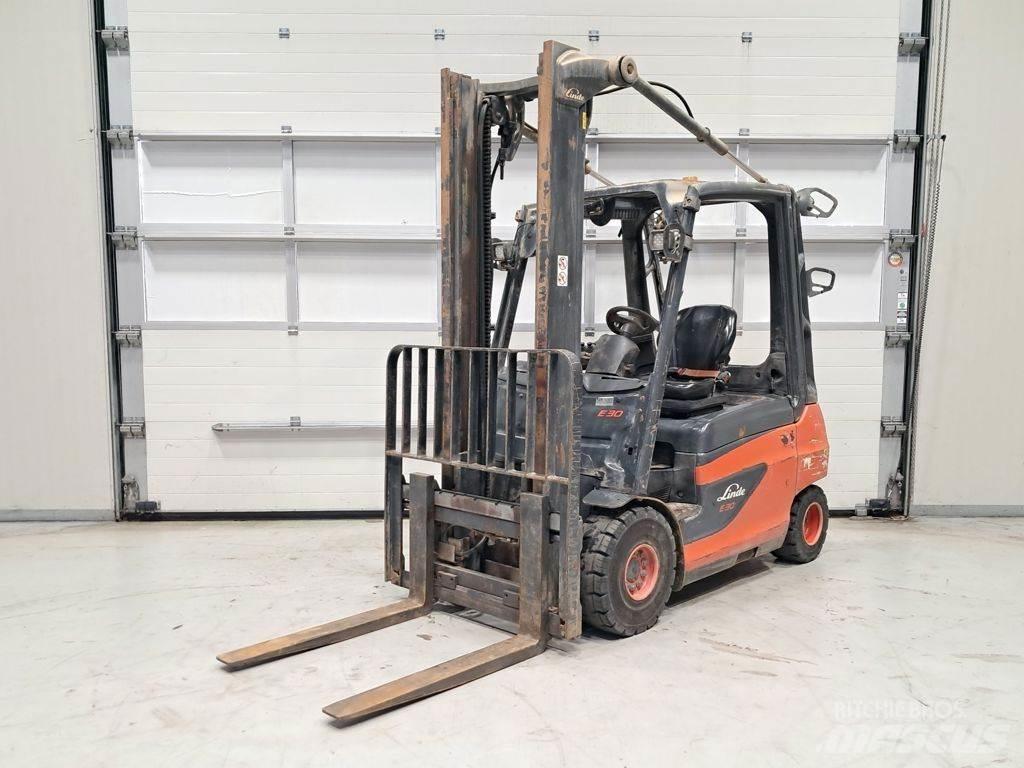 Linde E30-01 Elektriniai šakiniai krautuvai