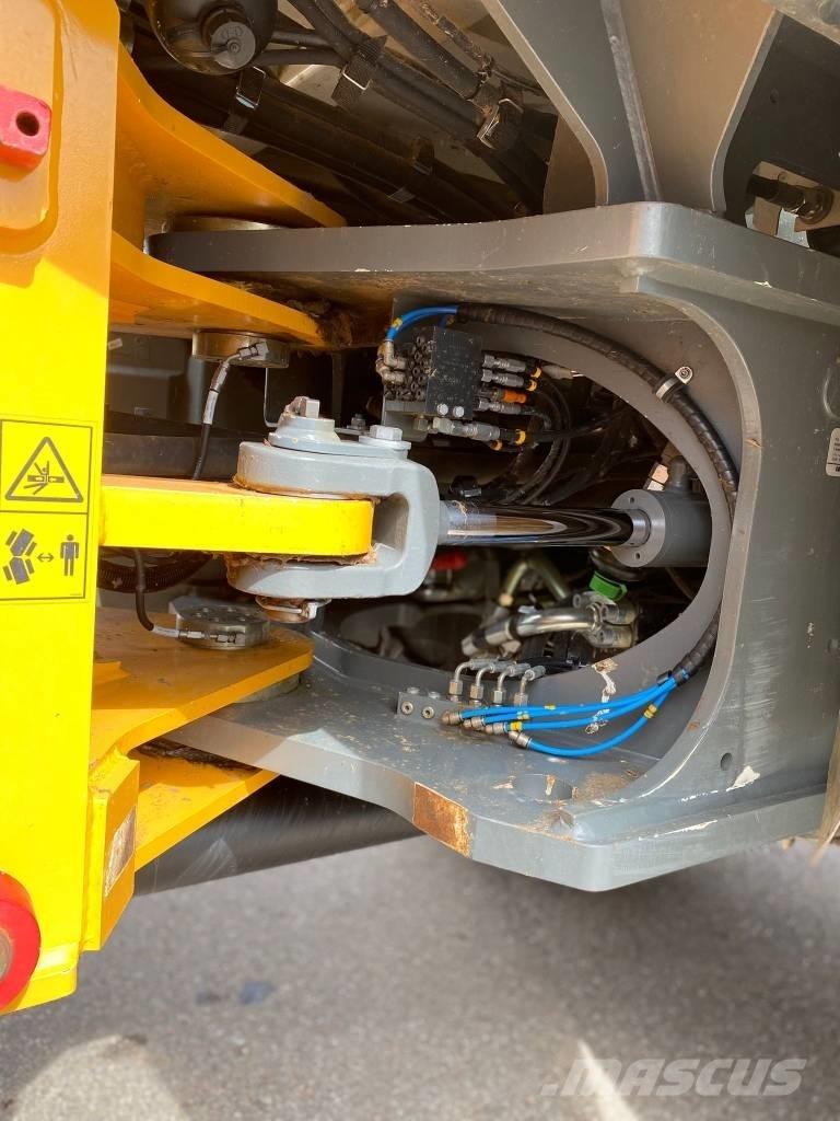 Liebherr L 538 Naudoti ratiniai krautuvai