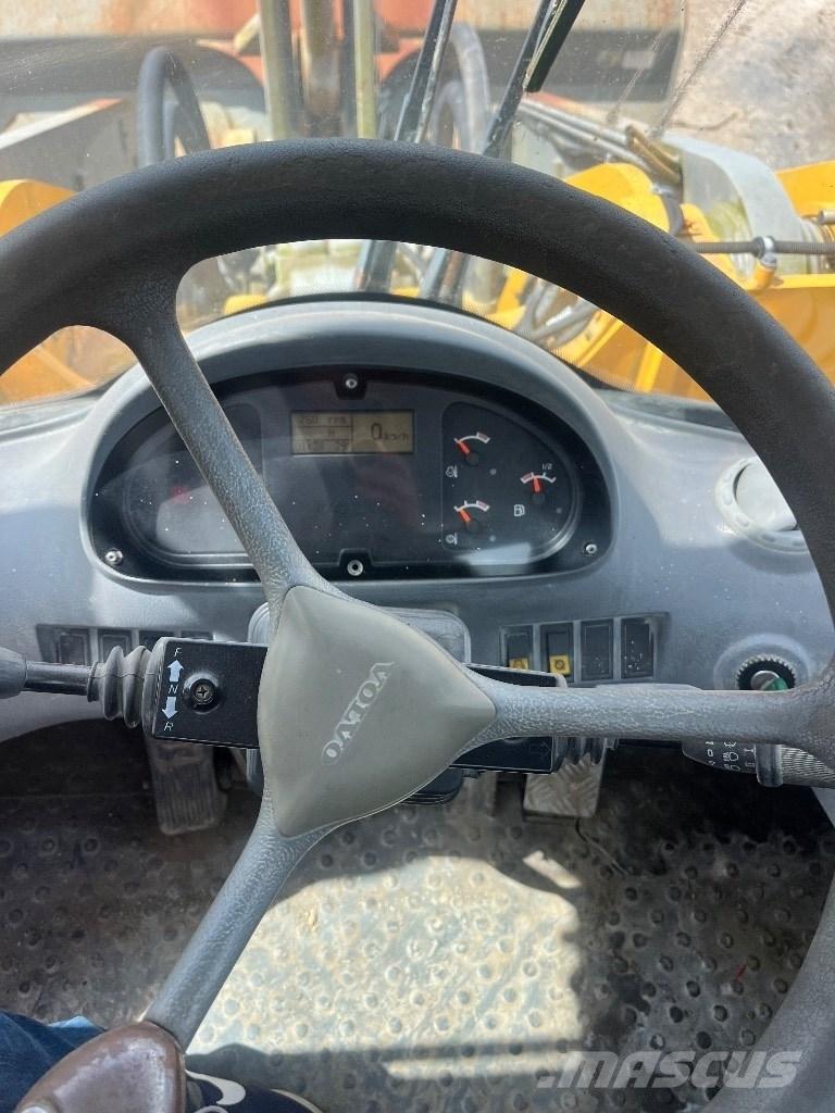 Volvo L 180 E Naudoti ratiniai krautuvai
