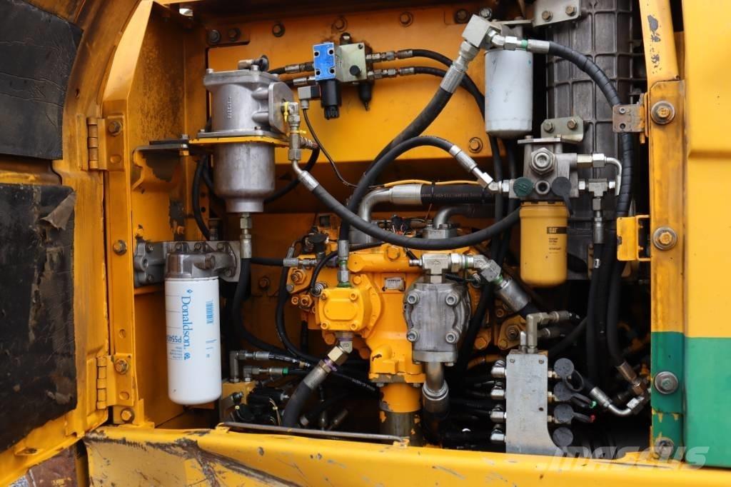 CAT 323 D Vikšriniai ekskavatoriai