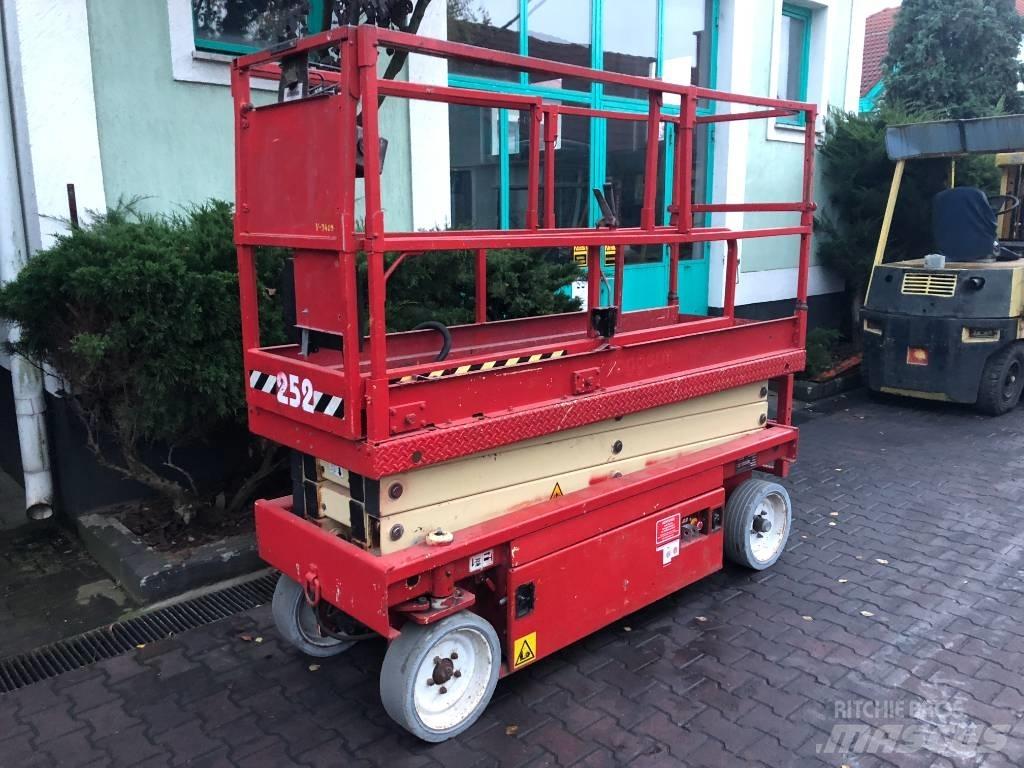 JLG 2030 F3    V-3409 Vertikalūs stiebiniai keltuvai