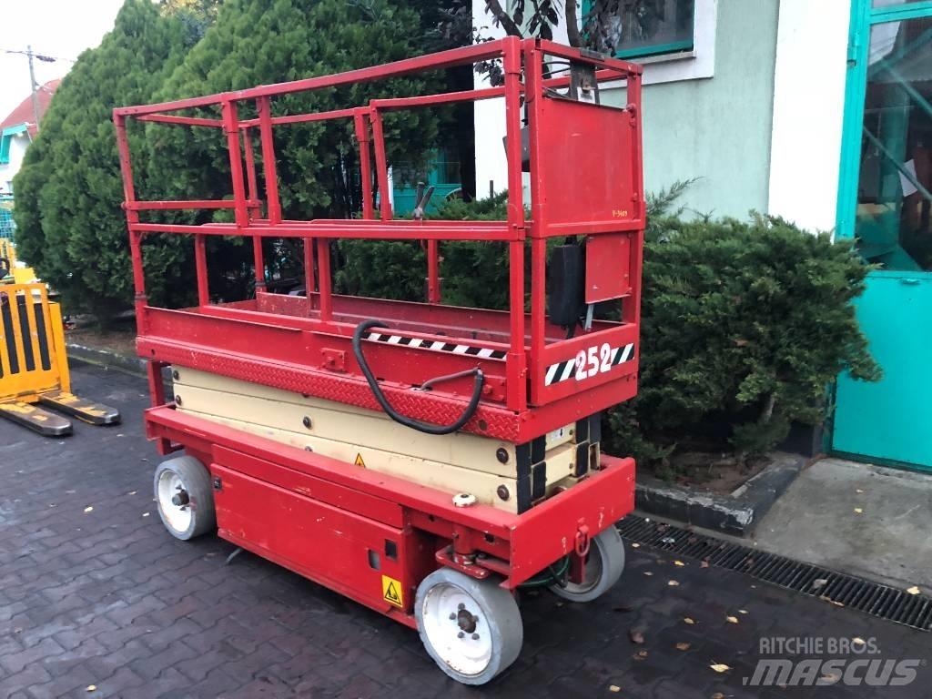 JLG 2030 F3    V-3409 Vertikalūs stiebiniai keltuvai