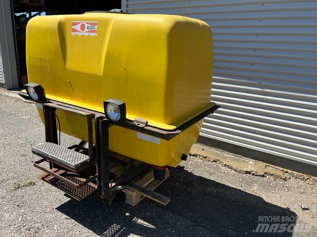 Ekko Front Tank Įmontuoti purkštuvai