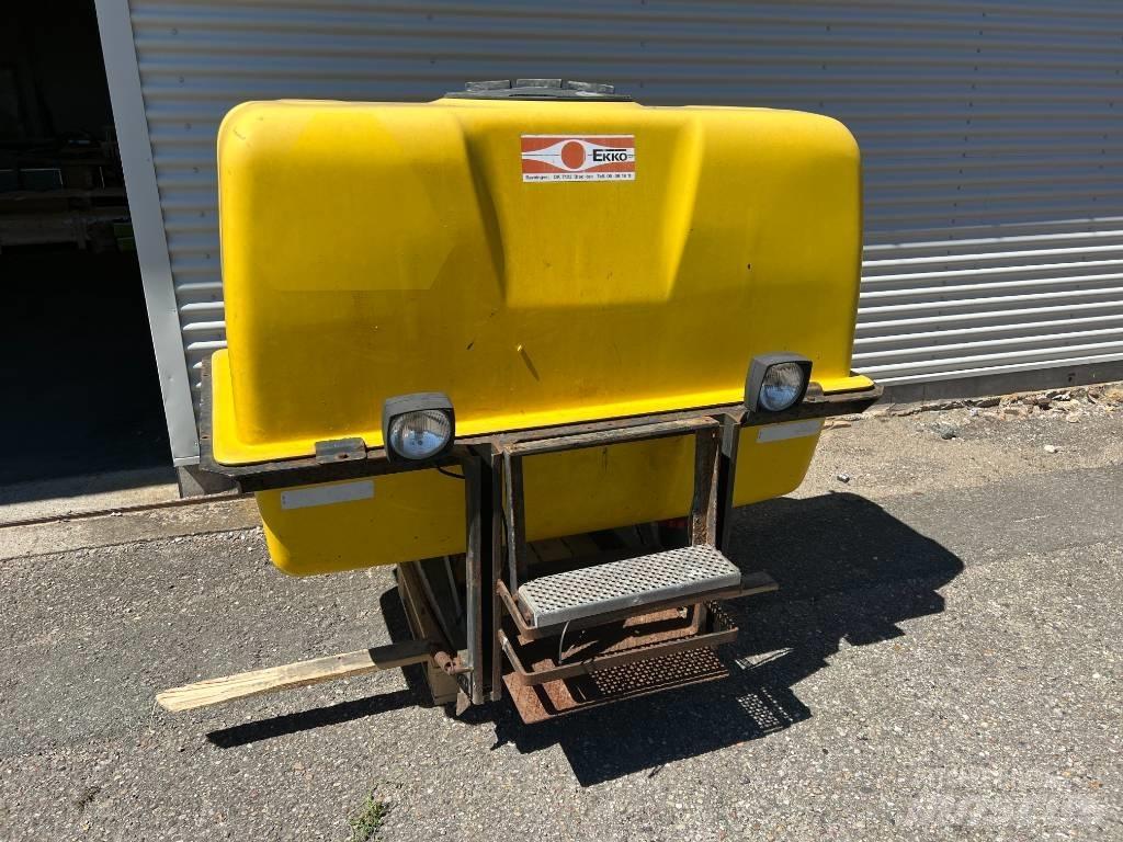 Ekko Front Tank Įmontuoti purkštuvai