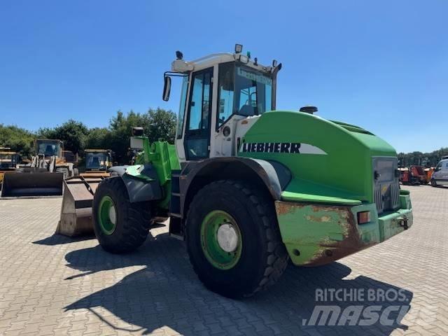 Liebherr L 538 Naudoti ratiniai krautuvai