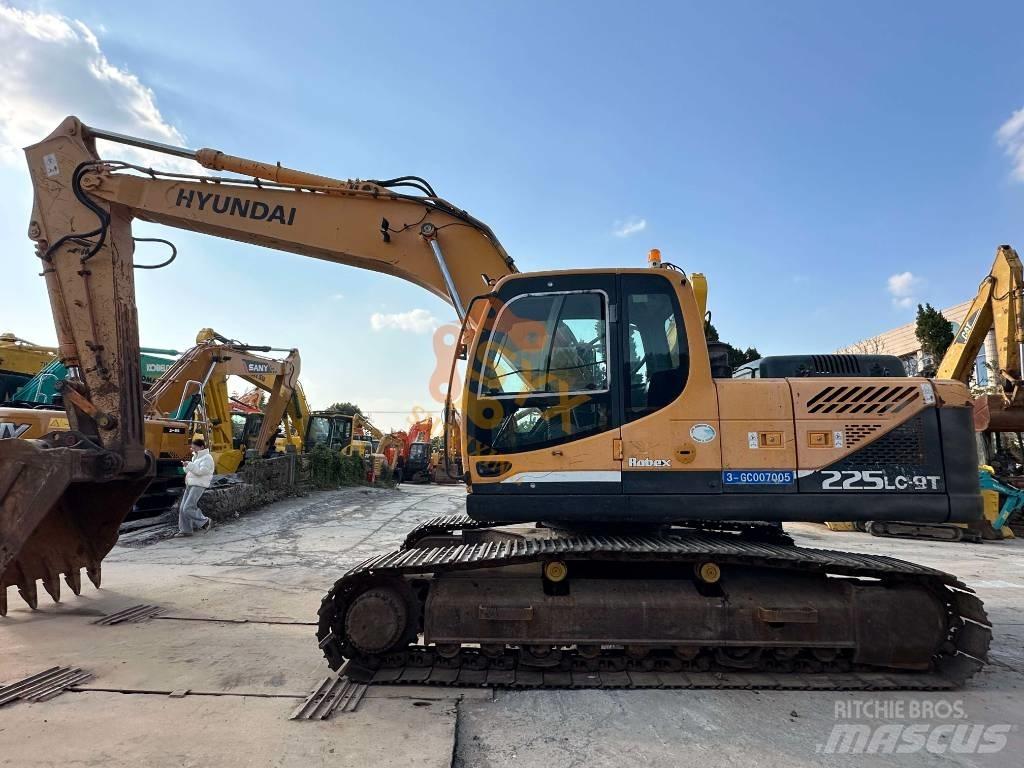 Hyundai 225 Vikšriniai ekskavatoriai
