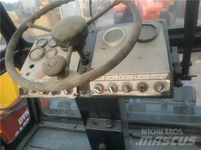 Dynapac CC421 Vieno būgno volai