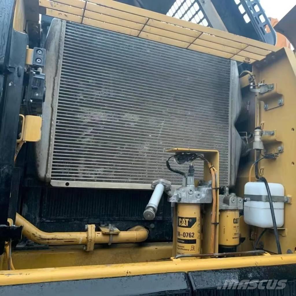 CAT 329 Vikšriniai ekskavatoriai