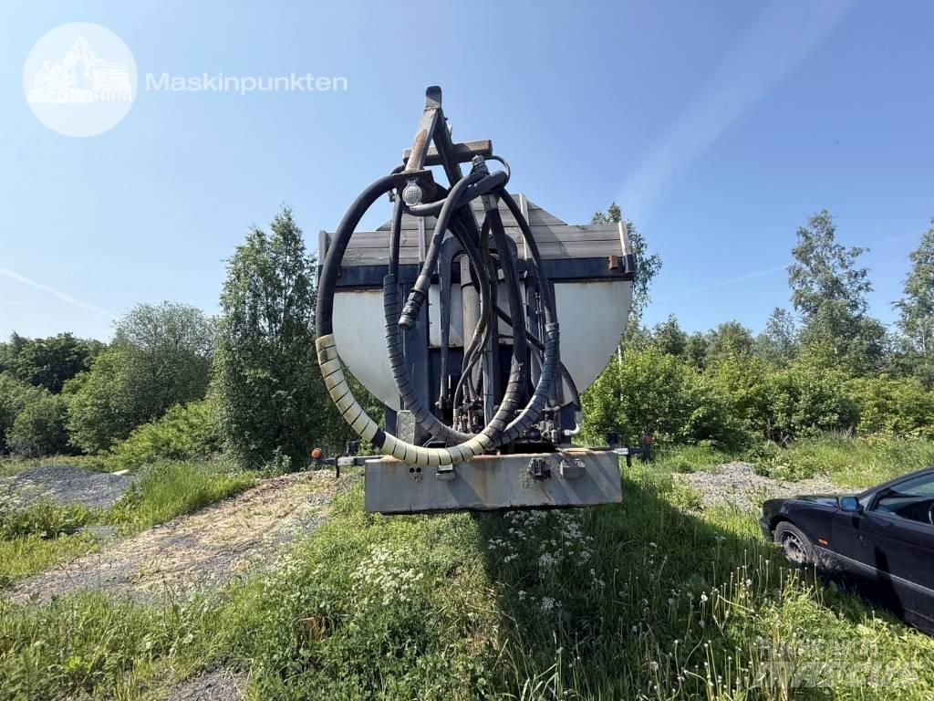 Parator STI 17-24 Savivartės puspriekabės