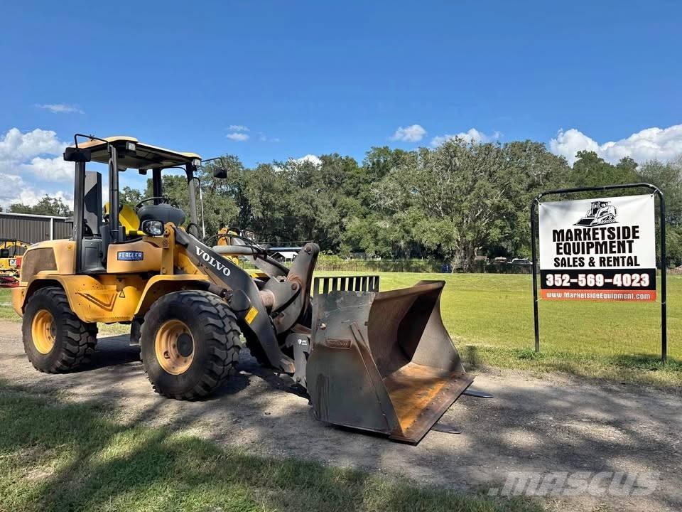 Volvo L 30 G Naudoti ratiniai krautuvai