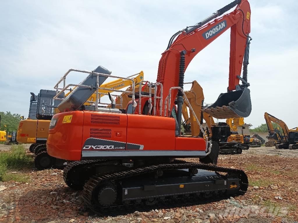Doosan DX 300 Vikšriniai ekskavatoriai
