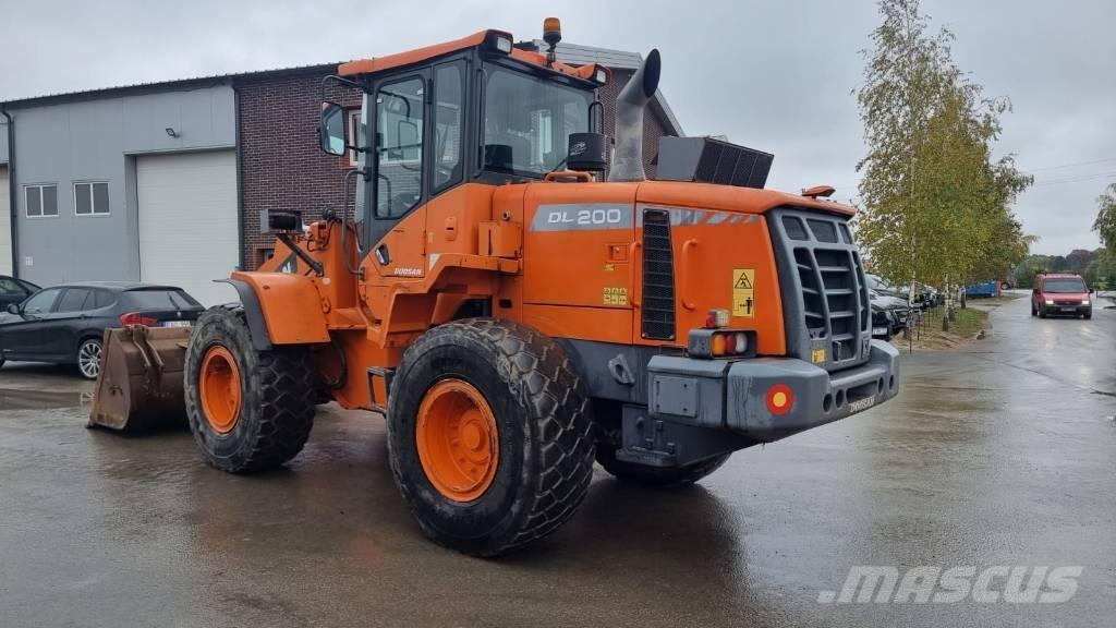 Doosan DL 200-3 Naudoti ratiniai krautuvai