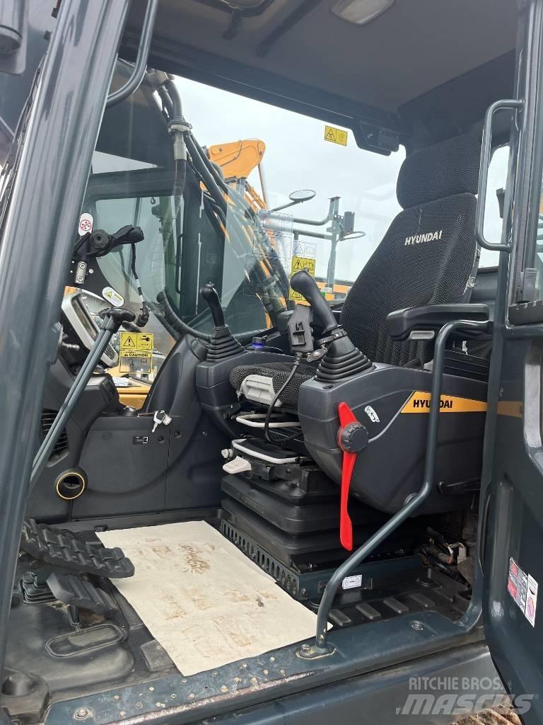 Hyundai HX 220 Vikšriniai ekskavatoriai