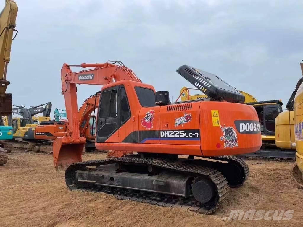 Doosan 225-7 Vikšriniai ekskavatoriai