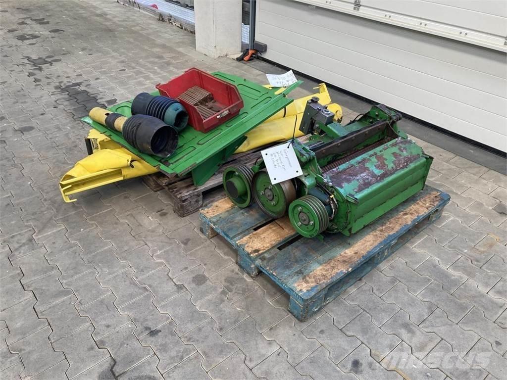 John Deere 8300 Pašarų ruošimo technika