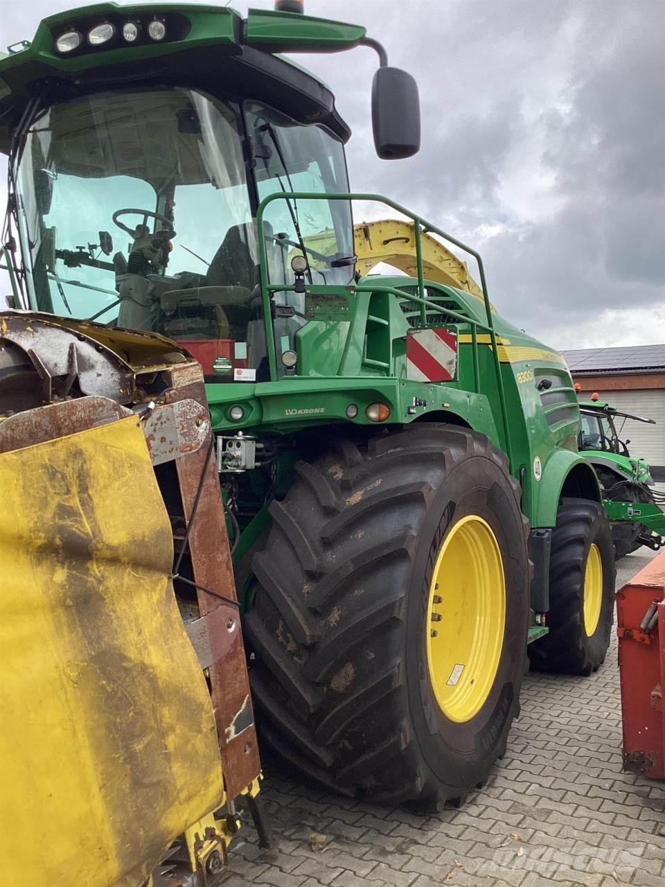 John Deere 8300 Pašarų ruošimo technika