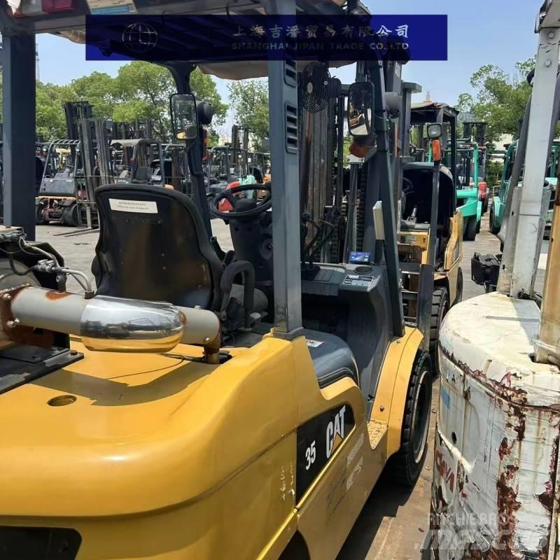 CAT 35 Dyzeliniai krautuvai