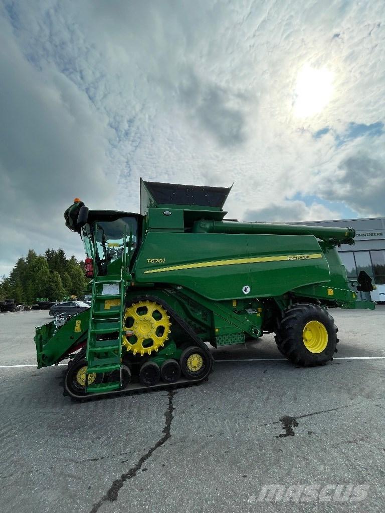 John Deere T670 i Derliaus nuėmimo kombainai