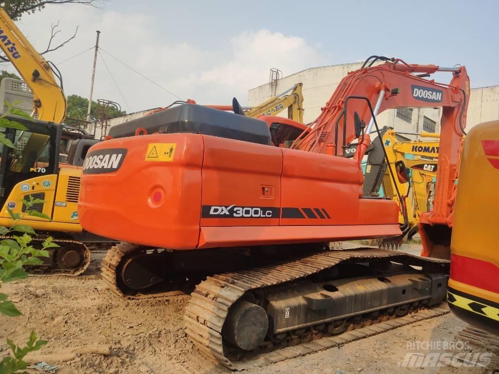 Doosan DX 300 Vikšriniai ekskavatoriai