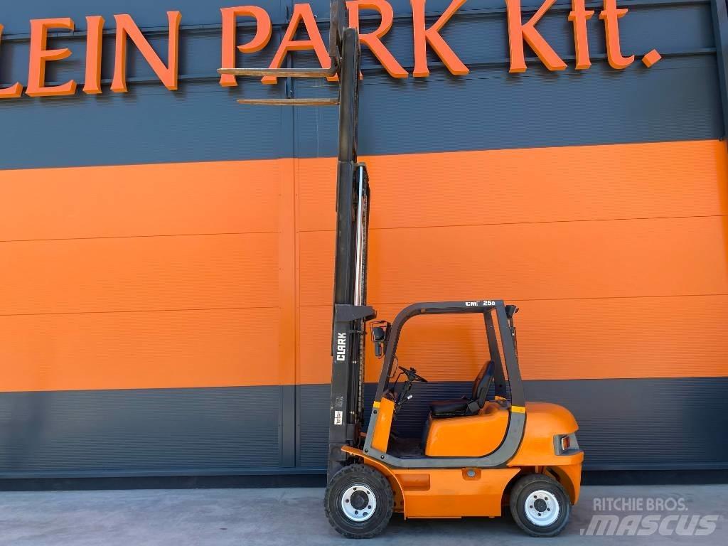 Clark CMP 25 Dyzeliniai krautuvai