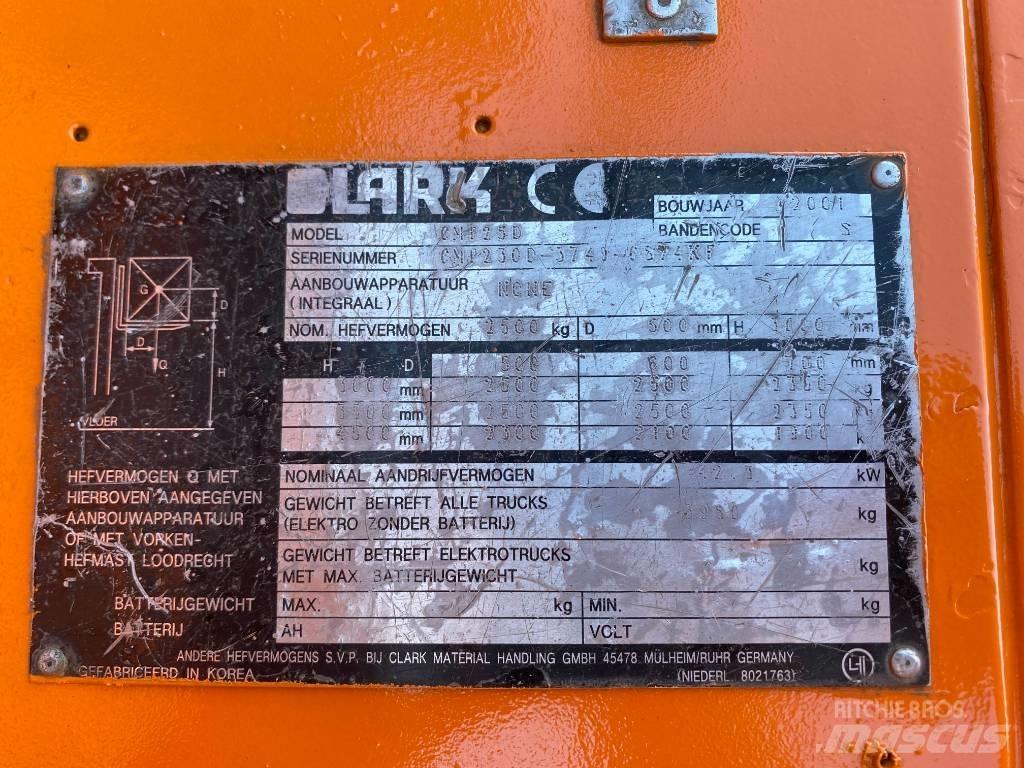 Clark CMP 25 Dyzeliniai krautuvai