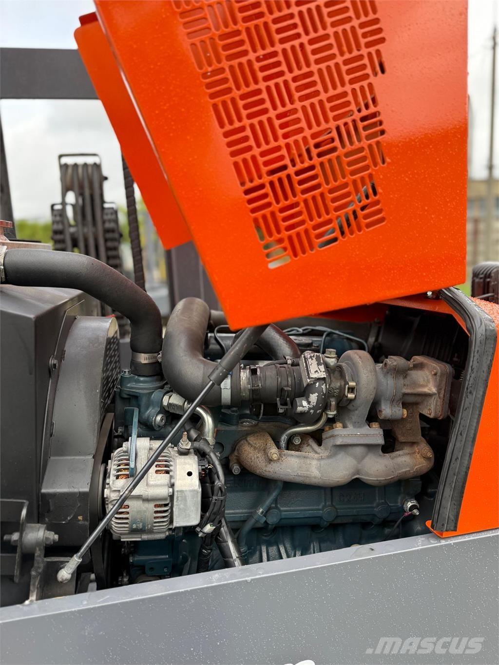 Combilift C5000 XL Šakiniai krautuvai su privažiavimu iš visų keturių pusių