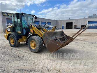 CAT 906M Naudoti ratiniai krautuvai