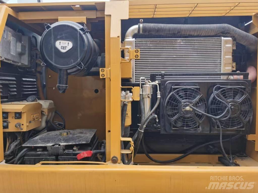 CAT 320 DL Vikšriniai ekskavatoriai
