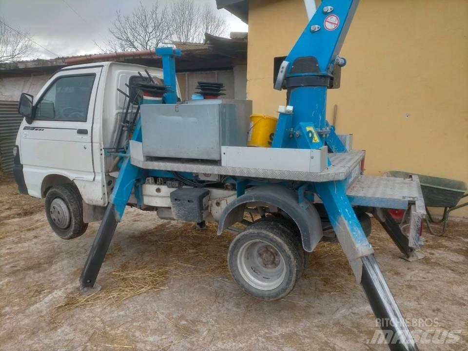 Socage A 314 Ant vilkikų montuojamos kėlimo platformos