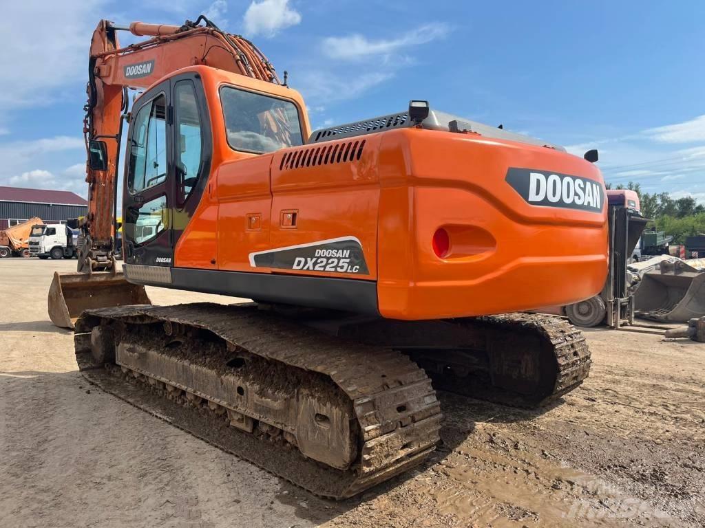 Doosan DX 225 LC Vikšriniai ekskavatoriai