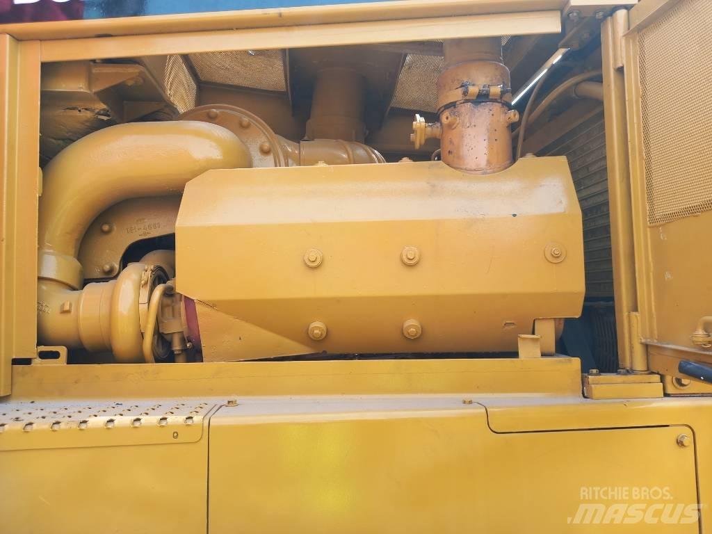 CAT D8R (Abu Dhabi) Vikšriniai buldozeriai