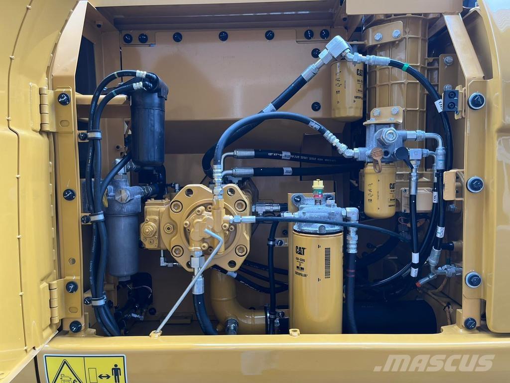 CAT 323D3 Vikšriniai ekskavatoriai