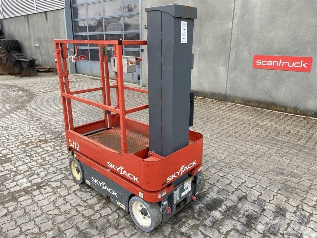 SkyJack SJ12 Vertikalūs stiebiniai keltuvai