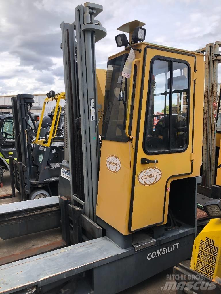 Combilift C 3000 Krautuvai su pakrovimu iš šonų